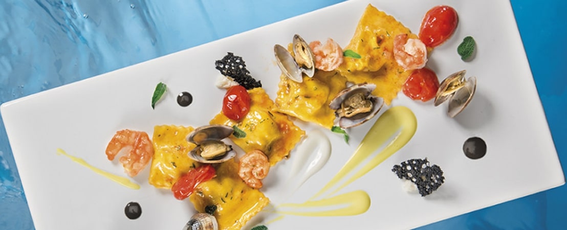 Ravioli alla cernia con vongole, mazzancolle e sugo datterini