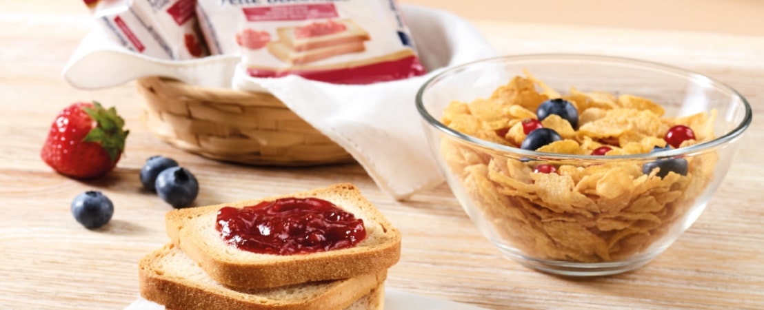 Fette biscottate monoporzioni e confettura di fragole