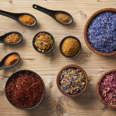 Hierbas, especias y flores
