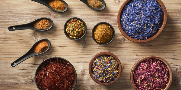 Hierbas, especias y flores