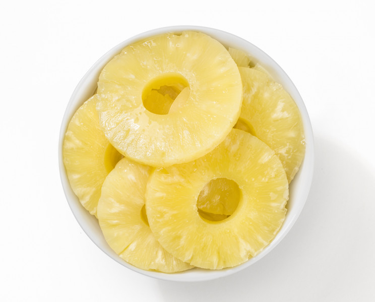 Ananas a fette allo sciroppo (Rodajas de piña en almíbar)