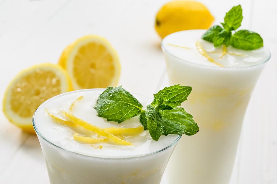 Sorbetto gusto limone (Sorbet mit Zitronengeschmack)