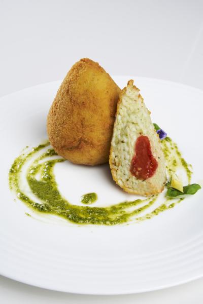 ARANCINI AU PESTO À LA GÉNOISE AVEC CŒUR DE TOMATE MINI RED