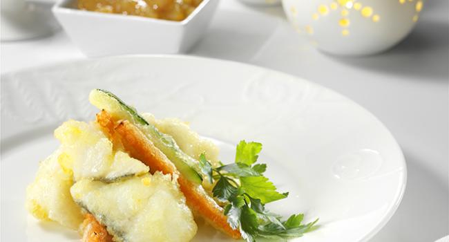 BACCALÀ IN TEMPURA CON VERDURINE E SALSARANCIA