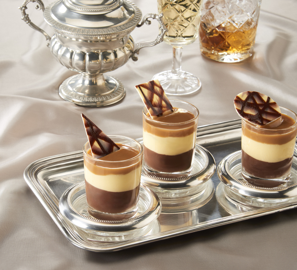 BICCHIERINI DI CIOCCOLATO E CARAMELLO SALATO