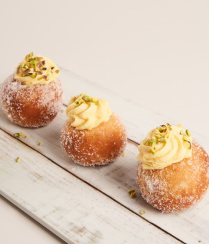 Bomboloni alla crema pasticcera