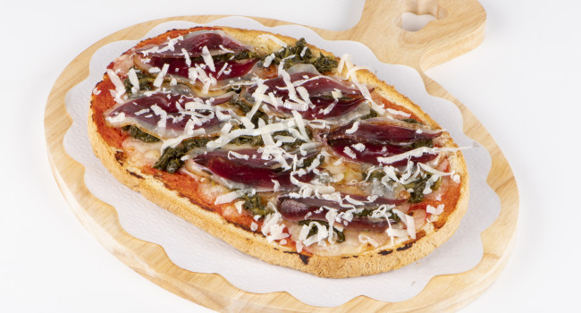 BRUSCHETTA SPINACI E PETTO D'OCA AFFUMICATO