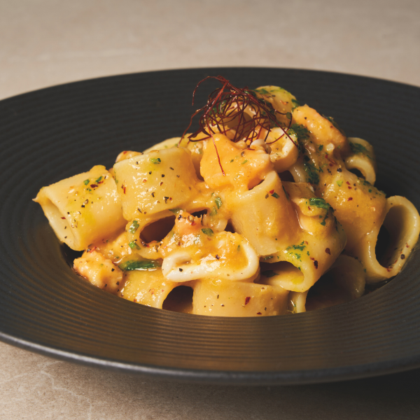 Calamarata con passata gialla e calamari