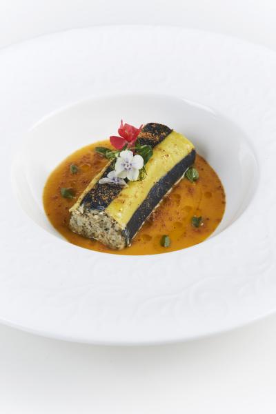 CANNELLONI BICOLORES AVEC ÈBACCALÀ, ÈFRIARIELLI ET SAUCE À BASE DE TOMATES CERISES JAUNES