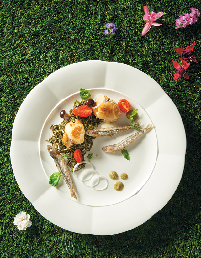 GRILLED SCALLOPS WITH SAMPHIRE AND CRISPY ANCHOVIES