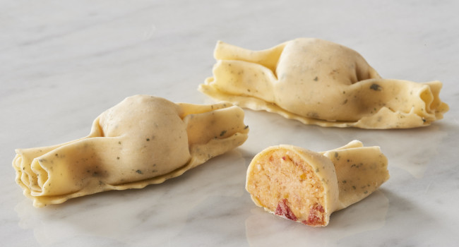 Bonbons au basilic avec tomates « Soleggiati » et pistaches