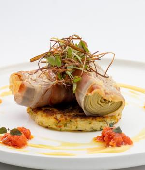 ARTISCHOCKEN IM SPECKMANTEL, KARTOFFELRÖSTI UND ARRABBIATA