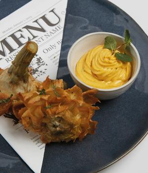 CARCIOFI FRITTI CON MAIONESE ALLA CURCUMA