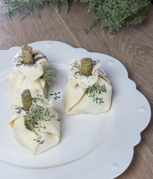 ALCACHOFAS RELLENAS EN CAMISA DE HOJALDRE