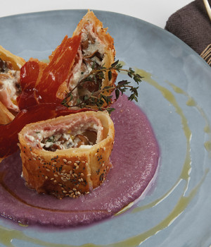 BAKED MUSHROOMS IN PUFF PASTRY WITH RED CABBAGE VELOUTÉ