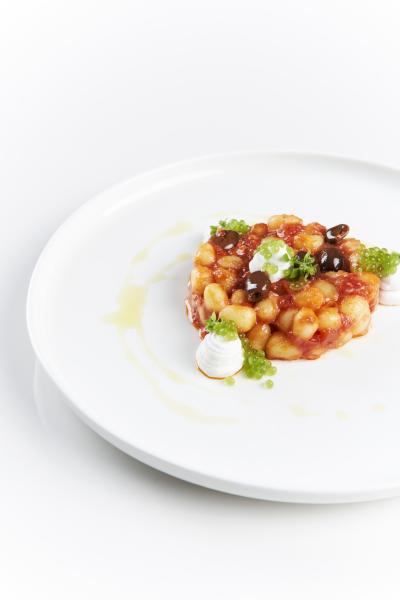 CHICCHE DE PATATAS CON SALSA POMODORINA,  RICOTTA DE BÚFALA Y PERLAS DE ALBAHACA