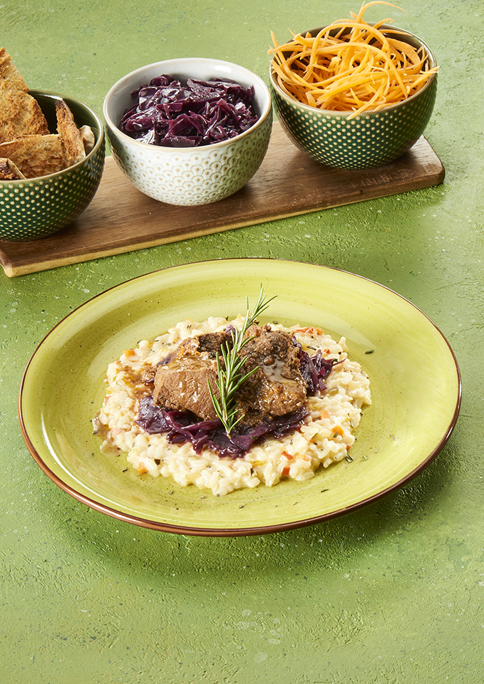 CINGHIALE E CAVOLO VIOLA CON RISOTTO ALLE VERDURINE E FORMAGGIO DI FOSSA
