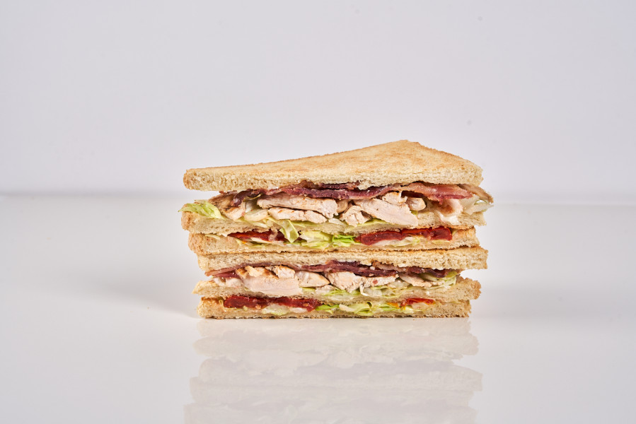 CHICKEN CLUB SANDWICH