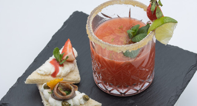 ROSSINI COCKTAIL WITH STRAWBERRIES AND GINGER