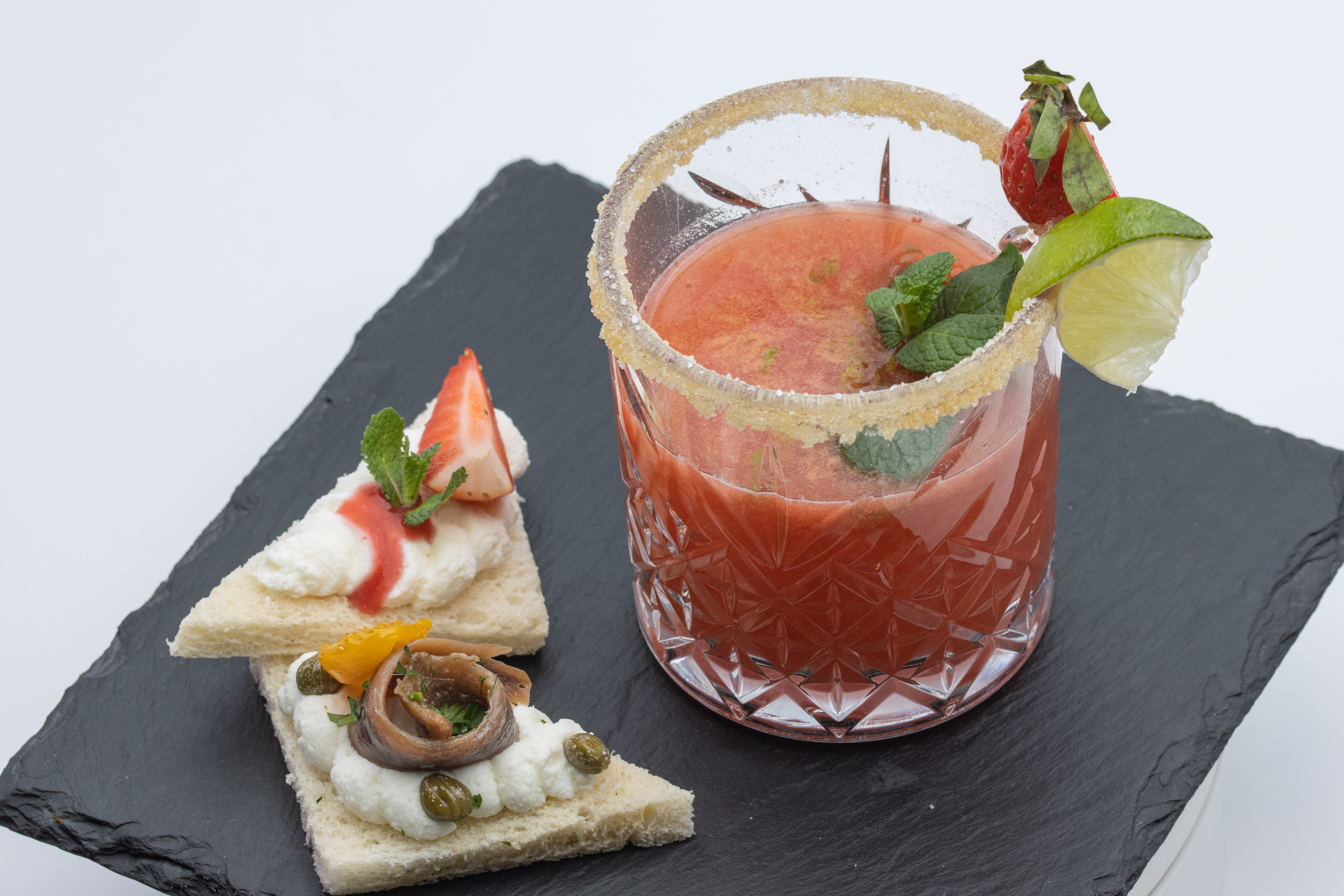 ROSSINI COCKTAIL WITH STRAWBERRIES AND GINGER