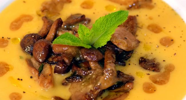 CREMA DI ZUCCA AL COCCO CON NOCI E FUNGHI