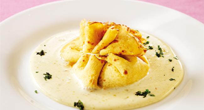 CRÊPES CON ASPARAGI, FONTINA E CRUDO