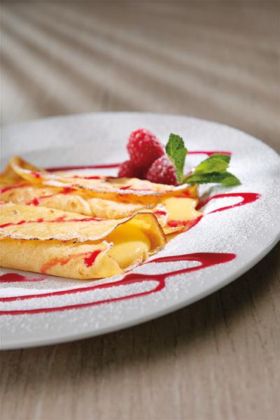 CRÊPES CON CREMA CHANTILLY E FRUTTI DI BOSCO