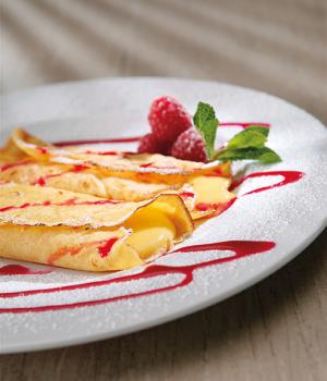 CRÊPES CON CREMA CHANTILLY E FRUTTI DI BOSCO