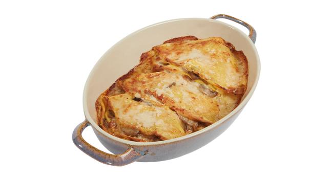 Crêpes with champignon mushrooms and roasted turkey