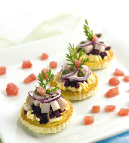 Crostini with smoked marlin and beetroot