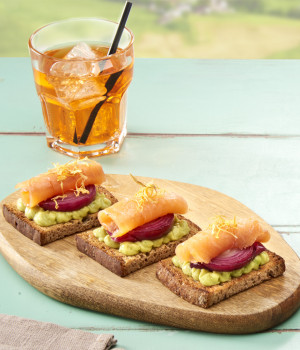 MULTIGRAIN CROSTINI WITH GUACAMOLE, SWEET AND SOUR RED ONION AND SMOKED SALMON