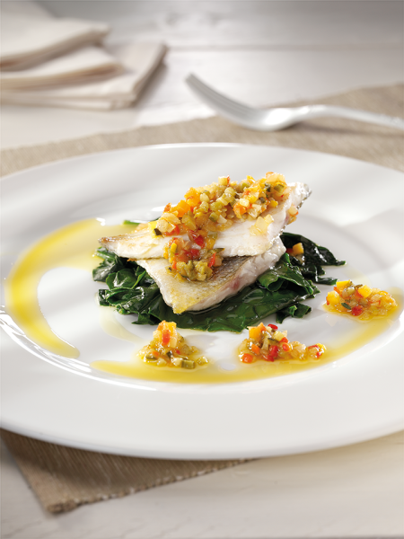 DARNA DI BRANZINO SU SPINACETTI CROCCANTI E DADOLATA DI VERDURE AL TIMO