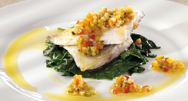 DARNA DI BRANZINO SU SPINACETTI CROCCANTI E DADOLATA DI VERDURE AL TIMO