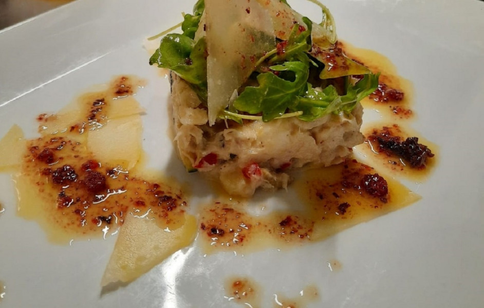 Èbaccalà in caponata con vinegrette  ai frutti rossi