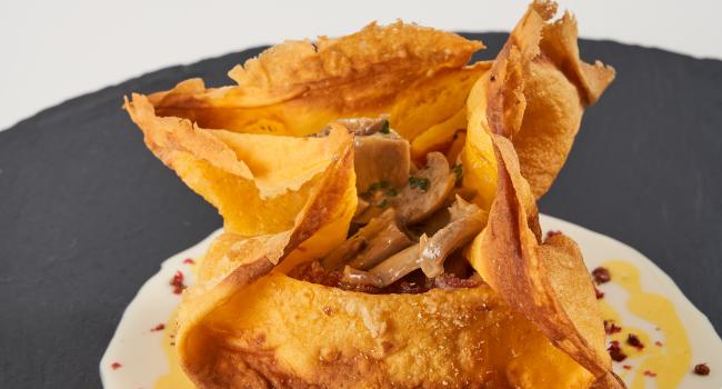 Button mushroom and gorgonzola pouch