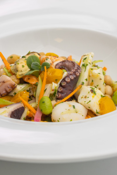 MIXED SEAFOOD WITH FRESH VEGETABLES, PULSES AND SEMI-DRIED YELLOW CHERRY TOMATOES