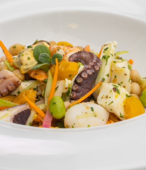 MIXED SEAFOOD WITH FRESH VEGETABLES, PULSES AND SEMI-DRIED YELLOW CHERRY TOMATOES