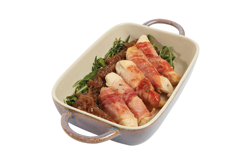 FILETTI DI POLLO AVVOLTI NEL CRUDO CON CIPOLLA CARAMELLATA