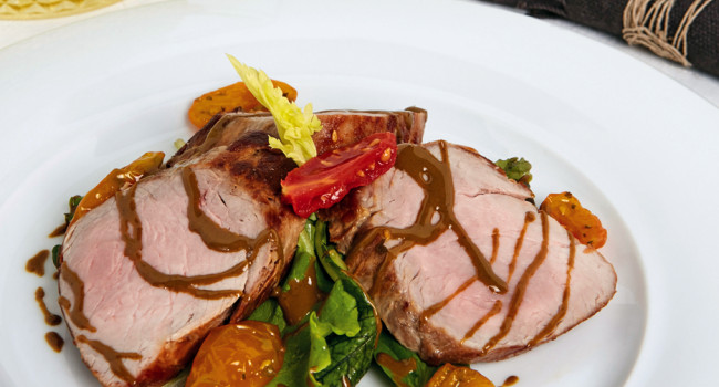 Pork fillet with datterini tomatoes and pistachio
