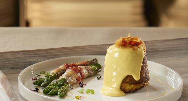 FLAN AGLI ASPARAGI CON GRANCREMA ALLA CARBONARA E GUANCIALE CROCCANTE