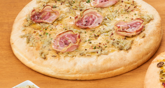 FOCACCIA WITH ARTICHOKES, BACON AND PINK PEPPER