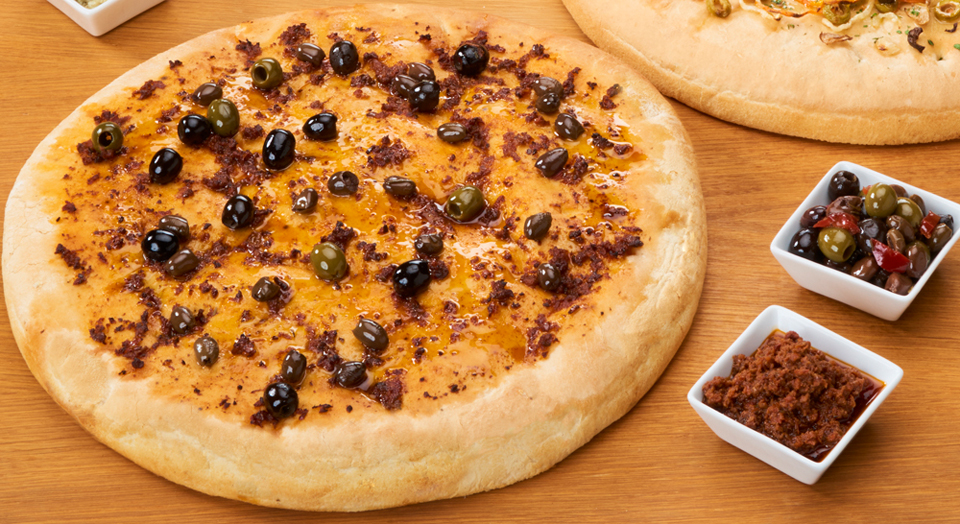 FOCACCIA CON SALSADORO E TRIS DI OLIVE