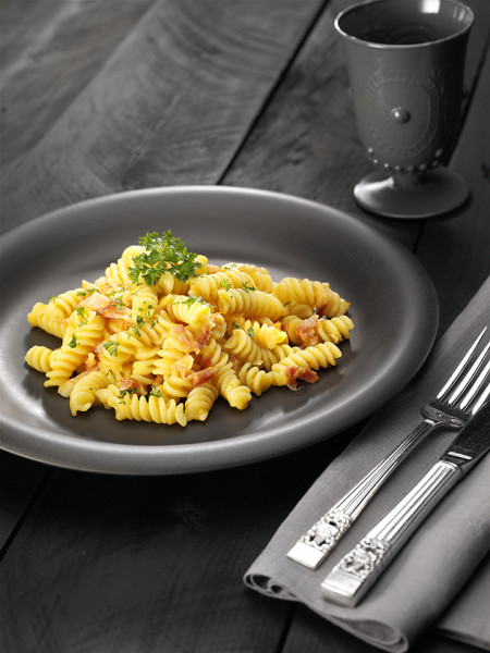 FUSILLI ALL'AMATRICIANA CON DATTERINO GIALLO