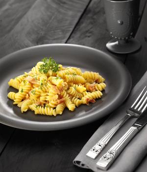 FUSILLI ALL'AMATRICIANA CON DATTERINO GIALLO
