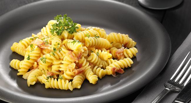 FUSILLI ALL'AMATRICIANA CON DATTERINO GIALLO