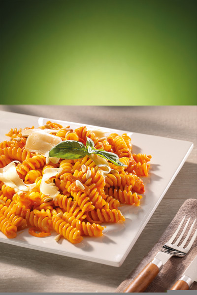 FUSILLONI AL PESTO ROSSO E PINOLI