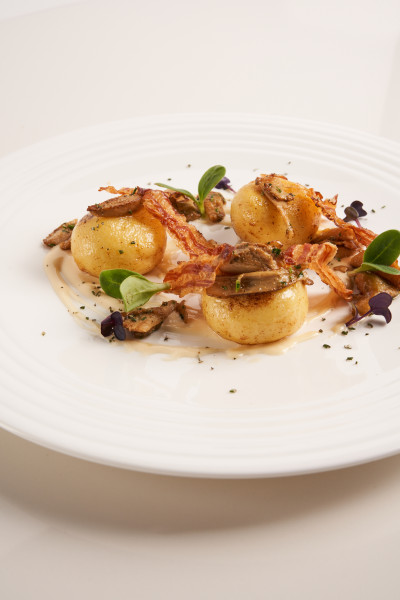 GNOCCHI DI PATATE RIPIENI DI TALEGGIO CON PORCINI E PANCETTA AFFUMICATA
