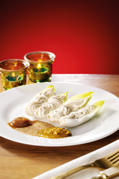 Endive stuffed with gorgonzola mousse