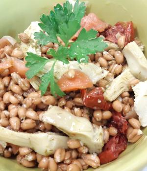 INSALATA DI FARRO E SALMONE AFFUMICATO