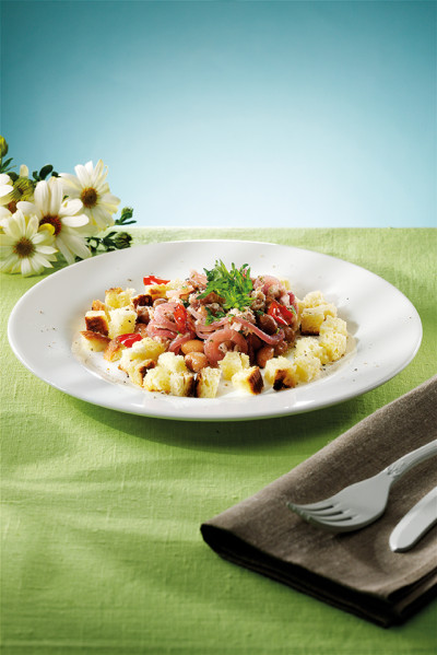 INSALATA FREDDA CON TONNO, BORLOTTI, CIPOLLE ROSSE E DORATI